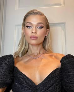 Blonde Hair Before And After, Capricorn Makeup Looks, Glam Bride Makeup, Vita Sidorkina, Wet Look Hair, Paris Culture, Fashion Outfits Dresses, Celebrity Makeup Looks, Glow Makeup