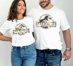 🦖This Mamasaurus and Papasaurus shirt is a perfect gift for everyone! Our shirts are made with the highest quality materials & are super soft, comfy & cozy! 🦖 🟢 HOW TO ORDER 🟢 1. Check and Review ALL Photos 📷 2. Select Your T-Shirt Style, Size and T-Shirt Color from drop down menus ✨ 3.Select Your Design Print Color from images and mention in personalization section (Optional)🎨 4. Add to cart & place order 🛒 We're constantly striving to provide excellent service. We'd love to get your feedback :) 🚚📦 SHIPPING & PRODUCTION Order Production: 1-2 days Your orders will be shipped within the production days and will arrive in timely manner ( Nation wide 2-5 days ) Satisfaction Guaranteed! 💚 We, Ojey Apparel, guarantee your satisfaction on every product we sell with a full refund. ✨ CAR Dinosaur Birthday Shirts Family, Casual White Shirt With Dinosaur Print, Mamasaurus Shirt, Matching Birthday Shirts, Dinosaur Shirt, Dinosaur Birthday, Disney Shirts, Mother And Father, Comfy Cozy