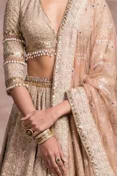 Lucknowi Bridal Lehenga, Lucknowi Ghagra Choli, Off White Lehenga Combination, Nude Lehenga, Lucknowi Lehenga, Indian Outfits Lehenga, Wedding Lehenga Designs, New Saree Blouse Designs, Indian Bride Outfits