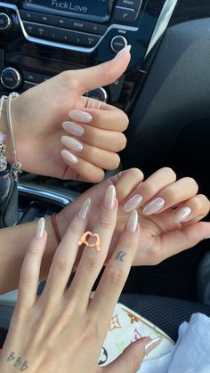 Nail Colors For Silver Jewelry, Acrylic Nail Designs Perl, White Glazed Nails Almond, Clear Nail Extensions, Natural Birthday Nails, Soft Girl Nails Aesthetic, Chic Classy Nails, Nail Pearl Design, Asian Nails Designs