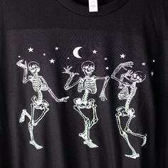 New Halloween Dancing Skeletons Fall Black T-Shirt Size Large - See Photos For Measurements Item#H5 Delta Zeta Shirts, Skeleton Shirts, Dancing Skeletons, Blue And White Shorts, Minnie Shirt, Skeleton Shirt, Valentine T Shirts, Concert Shirts, Purple Shirt