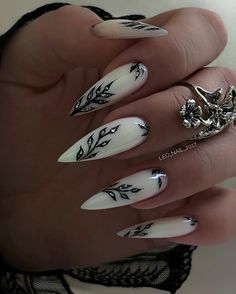 Witchy Nails, Classy Nail Designs, Stiletto Nails Designs, Her Nails, Black Nail, Classy Nails, Fancy Nails