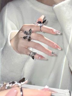 Ethereal Aesthetic Fashion, Korean Jewellery, Ethereal Jewelry, Most Paused Movie Scenes, Aesthetic Nails, Asian Jewelry, Korean Jewelry