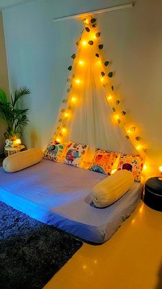 Cozy canopy room Home Decor Ideas Bedroom, Diy Wall Decor For Bedroom, Hostel Room, Colorful Room Decor, Indian Bedroom Decor, Indian Room Decor, Diy Room Decor Videos, Easy Room Decor