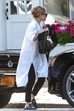 Ashley Olsen Style, Olsen Fashion, Olsen Twins Style, White Look, Olsen Twins, Ashley Olsen, East Hampton, Long Tunic, White Shirt Dress