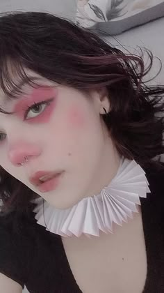 makeup clown heart pink cute girl aesthetic soft Rp Girl Aesthetic, Girl Clown Makeup, Clown Face Makeup, Outfit Inspo Halloween, Flash Photoshoot, Photoshoot Mirror, Catholic Core, Clown Costume Women