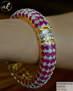 Kada Bangles, Solid Gold Bangle, Indian Wedding Jewelry Sets, Diamond Bangles, Diamond Bracelet Design, 22k Gold Jewelry, Diamond Necklace Designs, Antique Bridal Jewelry, Indian Jewellery Design Earrings