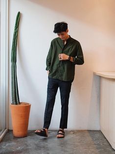 Men Outfits With Birkenstocks, How To Style Birkenstock Sandals, Dark Skin Men Fashion Outfits, Mens Birkenstocks Outfit, Birkenstock Outfit Men, Vacation Outfits Men, Money Clothes