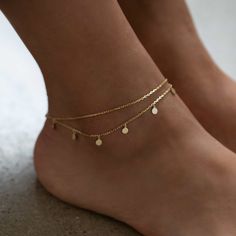 Summer Anklets Aesthetic, Ankle Bracelets Aesthetic, Anklets Aesthetic, Anklet Aesthetic, Aesthetic Anklets, Minimal Anklet, Gold Ankle Bracelets, Anklet Stack, Anklets Gold