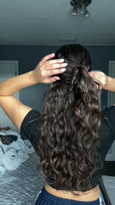 Hairstyles For Long Curly Wavy Hair, Layer Haircut For Long Hair Curly, Hairstyle With Wavy Hair, V Haircut Curly Hair, Long Layers On Wavy Curly Hair, Wavy Hair Hair Styles, Long 2c Hairstyles, Cute Hairstyles For Curly Wavy Hair, Haïr Style Wavy Hair