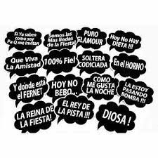 several black and white speech bubbles with spanish words in the middle one says, i love you