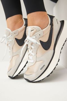 Nike Shoes Women, Looks Style, Trainers Women, White Sneakers, Sneaker Head, Cute Shoes