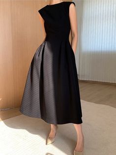 Classic Black Dress Formal, Dress With Coat Outfit Classy, Change Personality, Jazz Aesthetic, Summer Work Dresses, Black Dresses Classy, Summer Formal, Fashion 90s, 90's Fashion