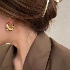 Size (Length * Width) : 20mm * 17mm Model Number : brincos Gender : Women Shape\pattern : Geometric Material : Metal Style : TRENDY Metals Type : zinc Alloy Brand Name : DAIZHEMEI Earring Type : hoop earrings Fine or Fashion : fashion Item Type : EARRINGS 1 cm=0.39 inch : 1inch=2.54cm temperament earring : women earring Hello,Dear customer!Welcome to my store and here are some tips for you: 1.Dropshipping,Wholesale,Customization are offered and we have enough experience and profession on these s Trendy Stainless Steel Earrings, Luxury Minimalist Round Earrings, Trendy Earrings Hoops, Cute Round Hoop Earrings, Earring Luxury, Buckle Jewelry, Jewelry Girl, Round Earring, Chunky Hoop Earrings