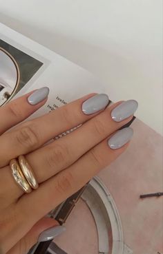 Grey Nails For Fall, Grey Nails Fall, Sns Nails With Design, Grey Gel Nails Ideas, Grey Nails Short, Gel Nails Grey, Fall Nails Grey, Short Grey Nails, Grey Almond Nails