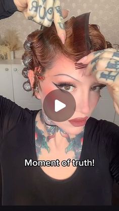 Erin Parsons on Instagram: "I followed a 1920’s tutorial using Water Waving Combs ✨ wish they still made these as I could only find 5! #vintagehair #hairstyle" 1920s Hair Diy, 1920s Short Hair With Headband, 1920s Hair Inspiration, 1920s Hair Down, 1920 Gatsby Hairstyles, How To 1920s Hair, 1920s Hair Easy, 1920s Hairstyles For Medium Length Hair, 1920s Hairstyles Long Hair