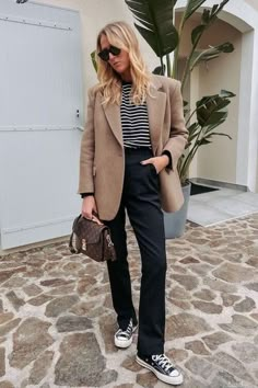 Business Casual For Women In Winter: 60+ Cozy Stylish Winter Work Outfit Ideas (ULTIMATE!) Beige Blazer Outfit 2023, Converse Office Outfit, Blazer Sneakers Outfit Women, Converse Work Outfit, Mariniere Outfit, Sneaker Office Outfit, Tan Blazer Outfits Women, Beige Blazer Outfits Women, Camel Blazer Outfits Women