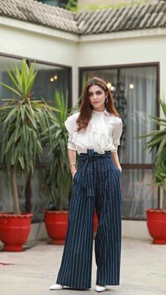 Plazzo With Top Outfit Western, Plazo Top Western, Dangri Dress, Fashion Outfits Work, Plazo Top, Bd Dress, Plazo Outfits, Pakistan Actress, Girls Top Design