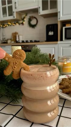 Hot Chocolate For Christmas, Christmas Recipes Aesthetic, Christmas Feeling Aesthetic, Christmas Coffee Ideas, Christmas Drinks Aesthetic, Christmas Coffee Aesthetic, Holidays Aesthetic, Interior Decoration Ideas, Coffee Christmas