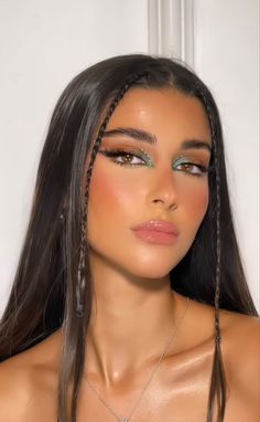 Native Makeup Looks, Fierce Fairytale Palette Looks, Y2k Hair And Makeup, Medusa Makeup Ideas Simple, Fun Festival Makeup, Spring Makeup 2024, Duo Chrome Eyeshadow Looks, Bad Bunny Concert Makeup, Makeup For Concert Night