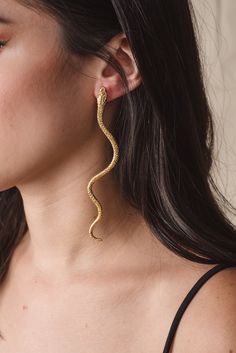 Atik Gold Plated Snake Earrings – Selvatixa Snake Jewelry, Snake Earrings, Funky Jewelry, Jewelry Lookbook, A Snake, Gold Snake, Jewelry Inspo, Dream Jewelry, Gold Plated Earrings