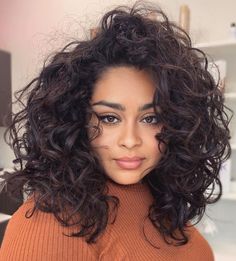 Long Natural Hair with Voluminous Curls Hair Styles For Natural, Natural Curly Hairstyles, Sleek Bob Hairstyles, Curly Hair Ideas, Romantic Curls, Hair Adviser, Hairstyles Curly Hair, Straight Blonde Hair, Voluminous Curls