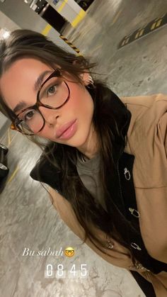 Eyeglasses Women Aesthetic, Chic Reading Glasses, Old Money Eye Glasses, Transition Lenses Eyeglasses, Girl With Eyeglasses Aesthetic, Trendy Eyeglasses For Women 2023, Statement Glasses Frames, Glases Girl Aesthetic, Glasses Frames For Women 2022