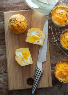 Korean egg bread cut in half showing a whole egg inside. Gyeran Ppang, Korean Egg Bread, Korean Egg, Easy Breakfast Treats, Egg Bread, Corn Cheese, Korean Street Food Recipes, Bread Mold, Korean Street Food