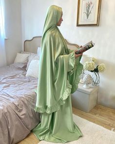 Veil Lovely (@veil_lovely) • Photos et vidéos Instagram Ruffle Abaya, Praying Clothes, Prayer Scarf, Khimar Abaya, Nikah Wedding, Prayer Clothes, Modest Outfits Muslim, Abaya For Women, Muslimah Fashion Casual