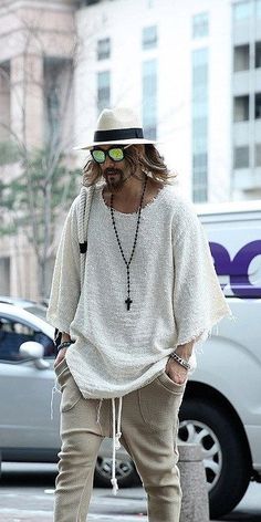 Bohemian Outfit Men, Bohemian Style Men, Estilo Hippie, Boho Style Outfits, Mens Fashion Rugged, Mode Boho, Hipster Mens Fashion