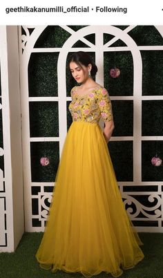 Haldi Gown Designs, Haldi Outfits For Women, Frocks For Women Party Wedding, Haldi Gown, Haldi Clothes, Dress For Haldi, Haldi Dress For Bride, Haldi Function Dress, Haldi Dresses