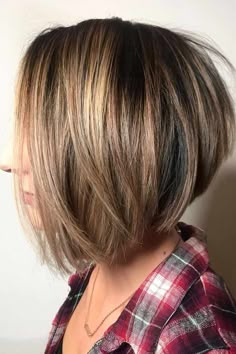 Short Layered Bob, Stacked Bob, Stacked Bob Haircut, Wavy Bob Hairstyles, Long Bob Haircuts, Short Layered, Best Short Haircuts, Layered Bob