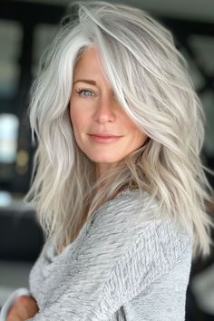 Summer Hairstyles Brunette, Silver Blonde Ombre, Mullet Hairstyles, Edgy Summer, Summer Hair Trends, Hair Layers, Long White Hair