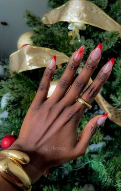 Red Christmas Nail Designs Almond, Mail Tips Designs, Bow Nails Aesthetic, Christmas Nails Inspiration Short, Christmas Nail Designs Holiday Red, Winter Christmas Nails Acrylic Red, Red French Tips Christmas, Red Almond Nails Christmas, Red French Tip With Bow