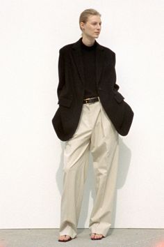 Marlene Hose, Cardigan Blazer, Outfit Vintage, Beige Pants, Business Outfit, 가을 패션, Vogue Paris, Primavera Estate, Black Jacket