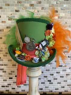 Alice In Wonderland Top Hat, Alice In Wonderland Hats, Mad Hatter Hats Ideas, Mad Hatter Hat Ideas, Crazy Hat Party, Mad Hatters Hat, Top Hats, Mad Hatter Tea Party Ideas Costumes, Mad Hatter Hat Diy