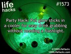 some bottles in a bowl filled with ice and glow green lights on the bottom, saying party hackt put glow sticks in a cooler for easy drinking without needing a flash light