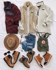 Winter Camping Outfits, Vacation Airplane, Outdoorsy Outfits, Camping Clothing, Camping Outfits For Women, Outdoorsy Style, Essentials Aesthetic, Mountain Outfit, Mode Hippie