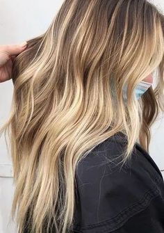 Caramel Hair Colour, Hair Trinkets, Cosmo Hair, Caramel Hair Color, Hair Color Idea, Baylage Hair, Bombshell Hair, Hair 2022, Bronde Hair