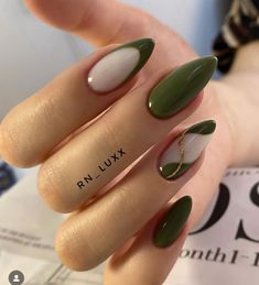 Nails Inspiration Green, Nails Inspo Green, Nails Design Green, Forest Green Nail Designs, Green Nails Ideas, Green Nail Design, Green Nail Ideas, ليلو وستيتش