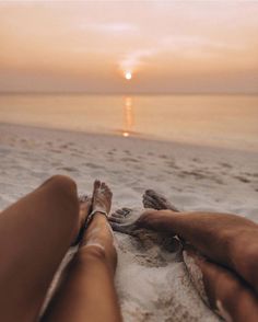 Find the 10 best romantic getaways to add to your travel bucket list for couples here no matter if you are looking for adventure, relaxation or to party! Big Sur Coastline, Best Romantic Getaways, Romantic Adventures, Romantic Beach, Dream Beach, Beach Poses, Romantic Getaways, Beach Vibe, Beach Photos