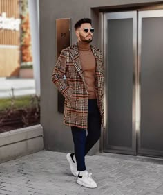 Plaid Vest Outfit, Plus Size Rocker, Winter Fashion Plus Size, Trench Coat Street Style, Winter Fashion Vintage, Men's Winter Fashion, Plaid Outfits Fall, Fashion Paris, Sneakers Street Style