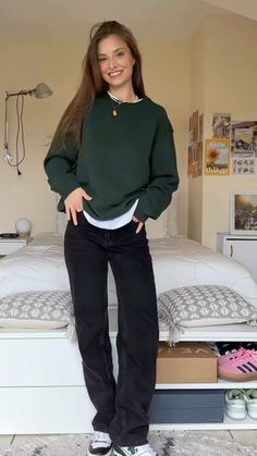 Green Sweatshirt Outfit, Cozy Sweater Outfits, Cozy Sweaters Outfits, Outfit Of The Week, Oversized Striped Sweater, Winter Outfits Aesthetic, Weekly Outfits, Looks Street Style