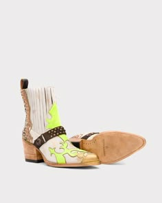 Dudi Green White Leather Booties, Rodeo Outfits, Fashion Forecasting, Shoe Inspo, Gorgeous Shoes, Dream Shoes, Girly Fashion, Winter Shoes, Western Outfits