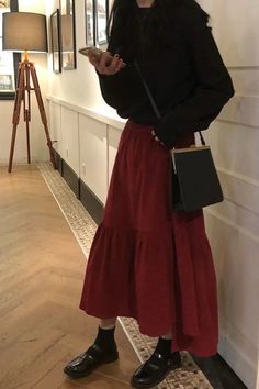 Long Red Skirt Outfit, Red Skirt Outfits, Red Long Skirt, Skirt Outfits Aesthetic, Long Skirt Outfits, Winter Skirt Outfit, Skirt Y2k, School Clothes, Diy Clothing