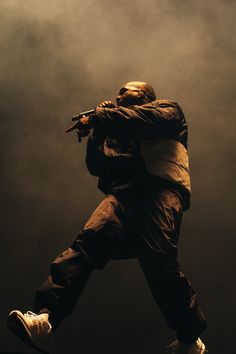 Kanye Wallpaper Iphone, Kanye Aesthetic, Kanye Wallpaper, Kanye Fashion, Yeezy Fashion, Stylish Pic, Amazing Technology, Rap Wallpaper