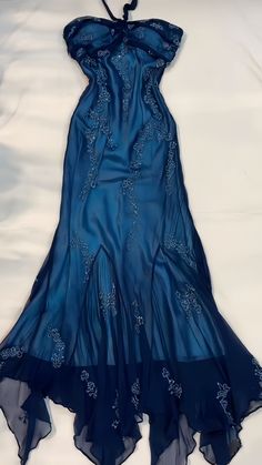 Discover elegance and sophistication with our Blue Lace Appliques Chiffon Long Evening Prom Dress. Made with delicate, hand-crafted lace appliques and luxurious chiffon fabric, this dress exudes timeless beauty. Elevate your prom or evening look with this stunning design. Details: Dress Style: Mermaid Color: Blue Sleeves: Sleeveless Back Style: Zipper Prom 2000s Dress, Prom Dresses 2000, Hoco Dresses Y2k, 200s Prom Dress, Prom Dress Inspo Aesthetic, Mermaid Aesthetic Dress, 2000s Hoco Dress, 2000s Homecoming Dress, Y2k Homecoming Dresses