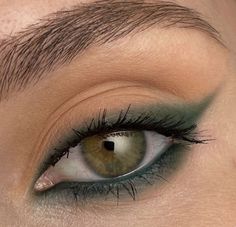 Eye Make Up Ideas For Green Eyes, Green Eye Makeup For Hooded Eyes, Green Eyeshadow Hazel Eyes, Make Up Looks For Green Eyes, Eye Make Up For Hazel Eyes, Make Up Ideas For Green Eyes, Eye Makeup Green Eyes, Make Up Verde