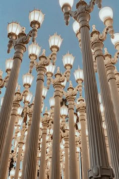 many street lamps are lined up against the blue sky