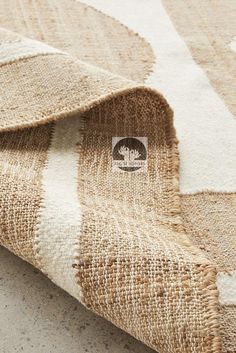 a close up view of an area rug that has been made with jute fabric